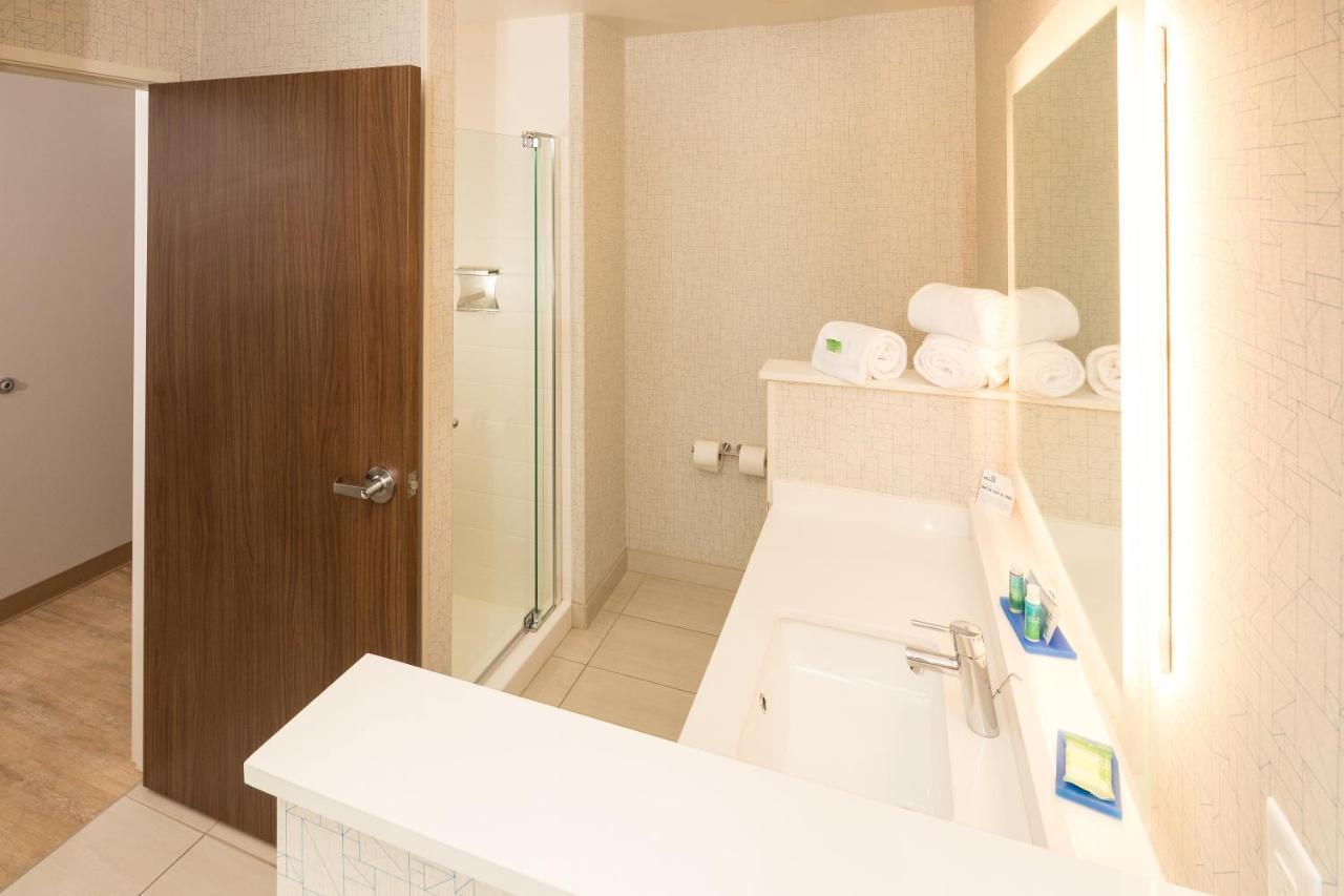 Express & By Ihg