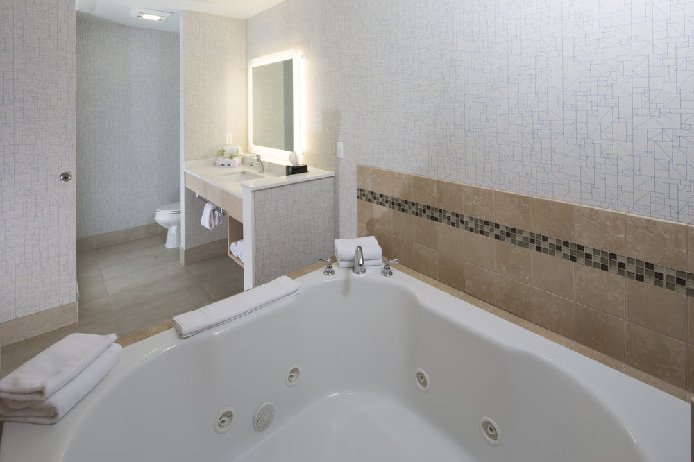 Express & By Ihg Hotel La Porte