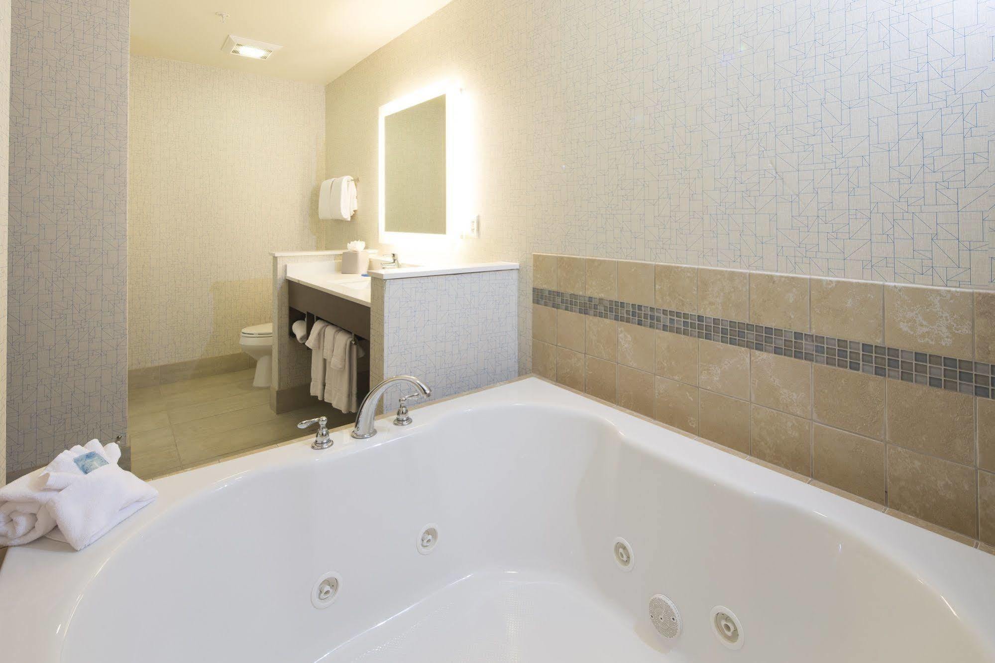 Hotel Express & By Ihg