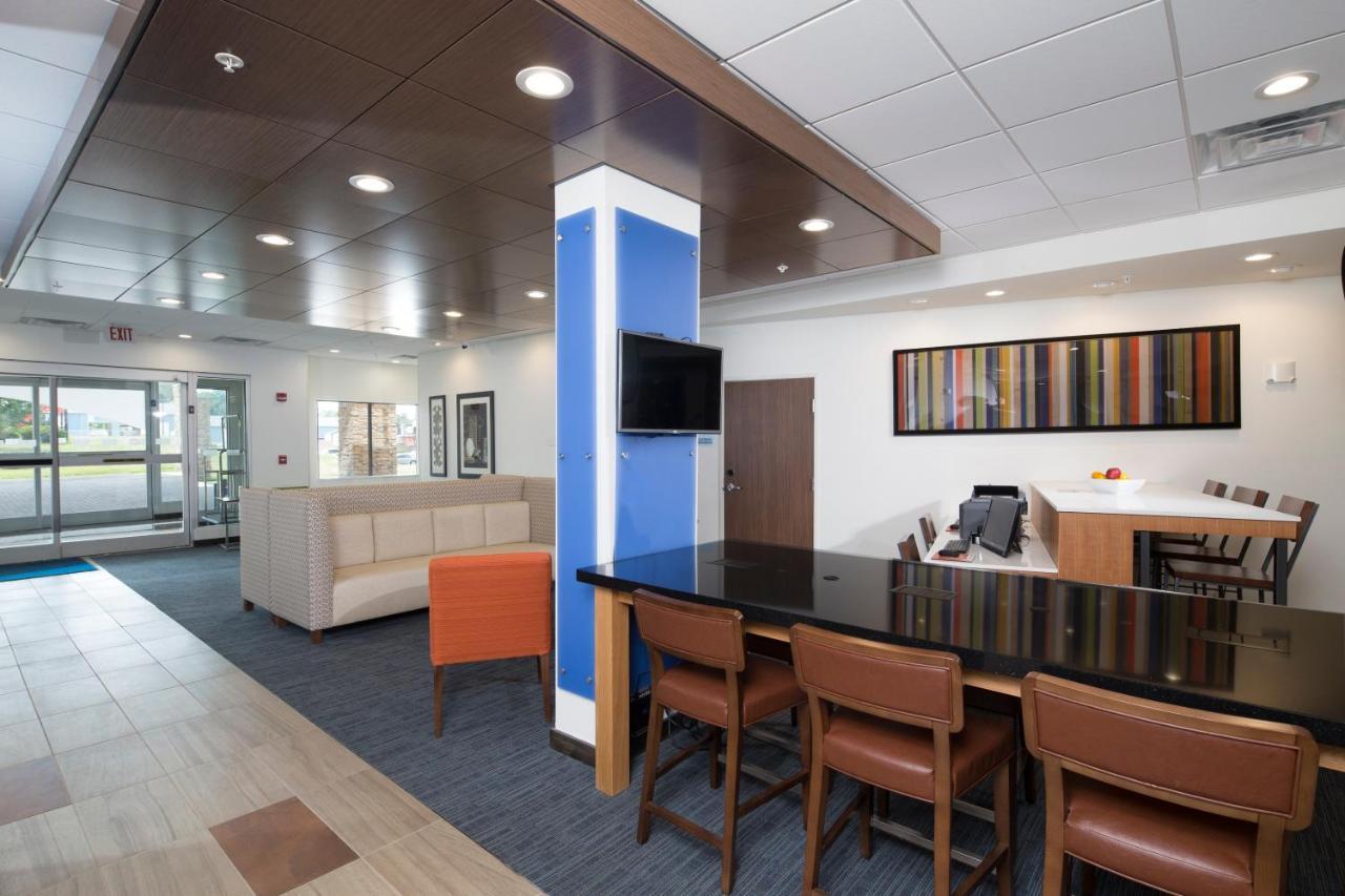 Express & By Ihg Hotel La Porte