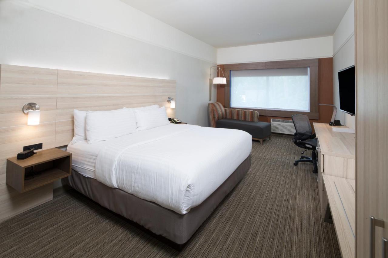 Hotel Express & By Ihg