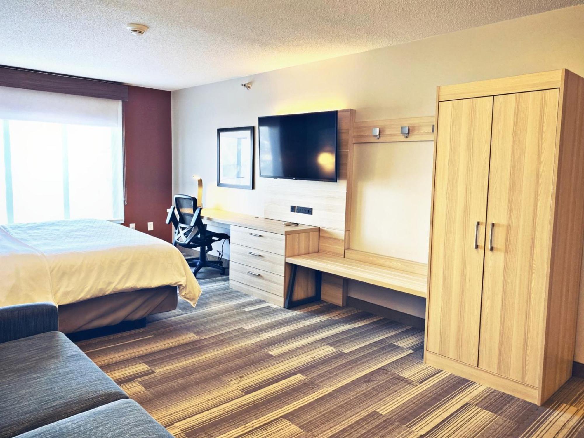 Express & By Ihg 3*