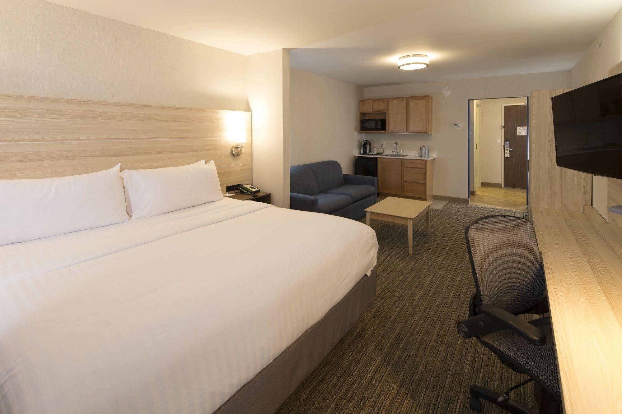 Express & By Ihg 3*